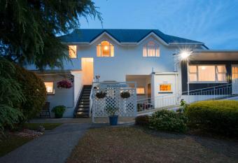 Waimarie on Riverside Motel & Apartments allows 18 year olds to book a room