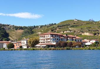 H  tellerie Beau Rivage has Balcony rooms