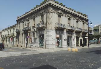 Al Torrione B&B has Balcony rooms