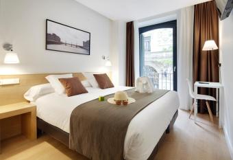 Pensi  n Garibai has Balcony rooms