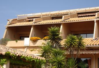 H  tel Les Palmiers has Balcony rooms