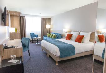 Best Western Hotel Le Bordeaux Sud allows 18 year olds to book a room