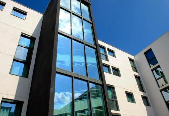 All Suites Bordeaux Lac - Parc des Expositions allows 18 year olds to book a room