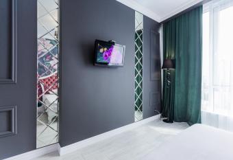 Kiev Centre KPI Apartments has rooms with a private hot tub