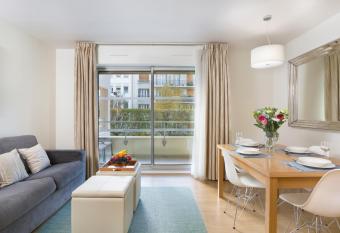 Royal Regency Paris Vincennes has Balcony rooms