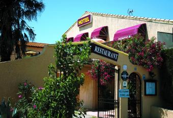 Longo Mai has Balcony rooms