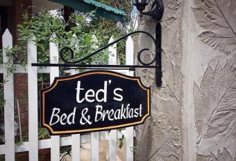Ted s Bed and Breakfast has Balcony rooms