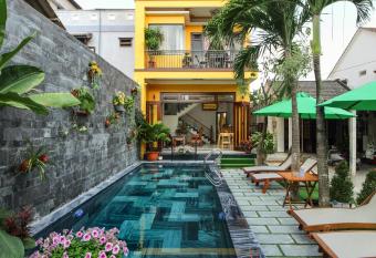 Thinh Phuc Homestay has Balcony rooms
