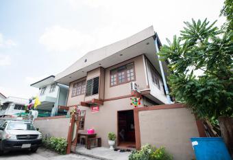 OYO 691 Don Muang Boutique House allows 18 year olds to book a room