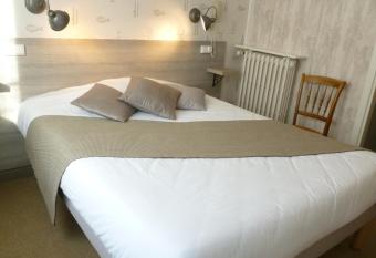 Le Richelieu has Balcony rooms