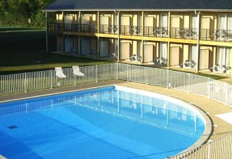 Adonis Hauts De Honfleur has Balcony rooms