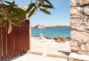 3 Palms has Balcony rooms