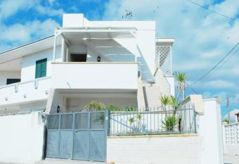 Dimora Il Girasole has Balcony rooms