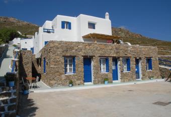 Adonis Rooms has Balcony rooms