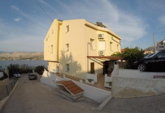 Kifa Apartment has Balcony rooms