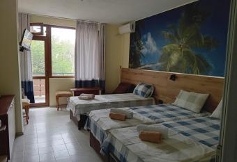 Guesthouse Oasis has Balcony rooms