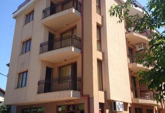 Family Hotel Friends allows 18 year olds to book a room