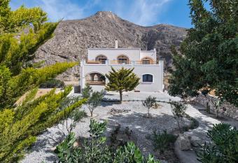 Summer House Collection - A Secluded Getaway has rooms with a private hot tub