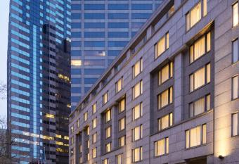 The Logan Philadelphia, Curio Collection by Hilton has Balcony rooms