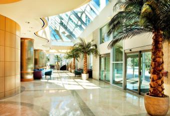 Sheraton Myrtle Beach Convention Center Hotel allows 18 year olds to book a room