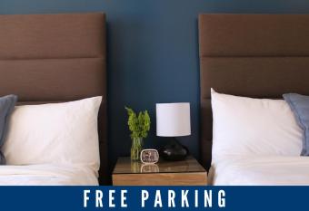 Beck's Motor Lodge has Balcony rooms