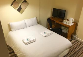 The Tudor House Hotel allows 18 year olds to book a room