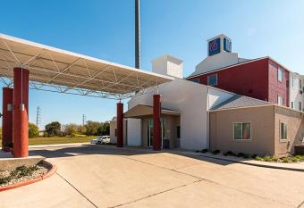 Motel 6 San Antonio Downtown Alamodome has Smoking rooms