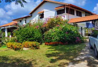 Hillhouse has Smoking rooms