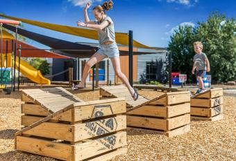 BIG4 Tasman Holiday Parks - Bendigo has Balcony rooms