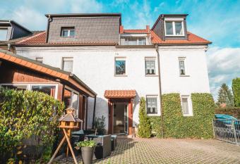 Auberge Leipzig allows 18 year olds to book a room