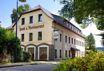 Hotel & Restaurant Kleinolbersdorf allows 18 year olds to book a room