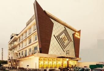 Hotel The Onix has Balcony rooms