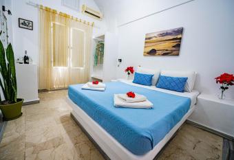 Join Us Low Cost Rooms has Balcony rooms