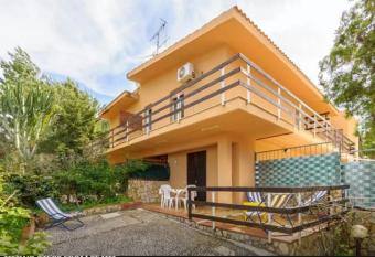 Two Steps From The Sea has Balcony rooms
