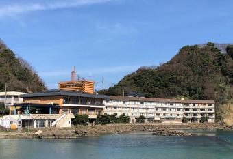Okukinosaki Seaside Hotel allows 18 year olds to book a room