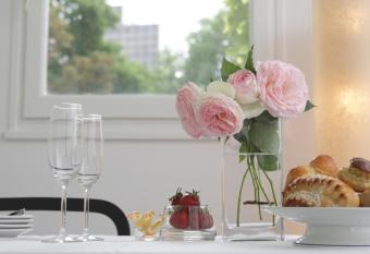 Les Suites de Catherine, la Si Calme allows 18 year olds to book a room