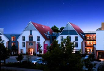 Lind Hotel allows 18 year olds to book a room