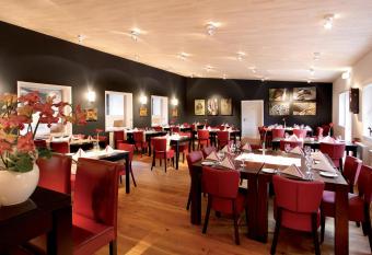 Heidehotel Gut Landliebe Restaurant Montags Ruhetag! allows 18 year olds to book a room