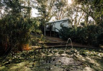 L auberge Country Hideaway allows 18 year olds to book a room