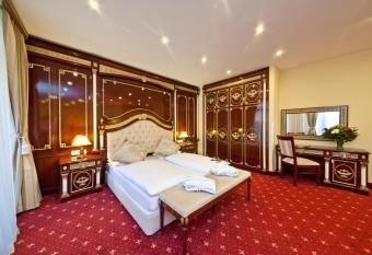 Hotel Unique Dortmund Hauptbahnhof allows 18 year olds to book a room