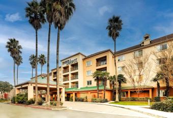 Sonesta Select San Francisco Airport Oyster Point Waterfront has Balcony rooms