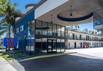 Motel 6-Anaheim, CA - Convention Center allows 18 year olds to book a room