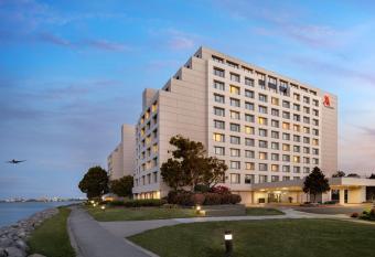 San Francisco Airport Marriott Waterfront allows 18 year olds to book a room