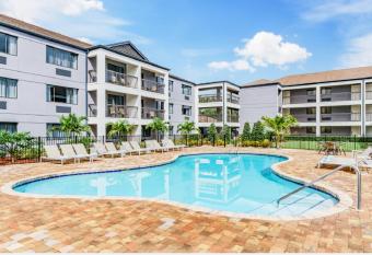 Courtyard by Marriott Orlando Lake Buena Vista at Vista Centre has Balcony rooms