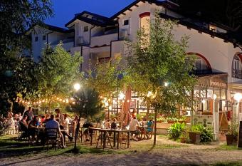 La Villa has Balcony rooms