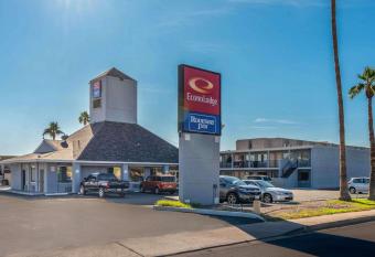 Econo Lodge Phoenix North I-17 has Smoking rooms