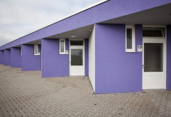 MOTEL Schlegel allows 18 year olds to book a room