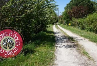 Au garcin allows 18 year olds to book a room