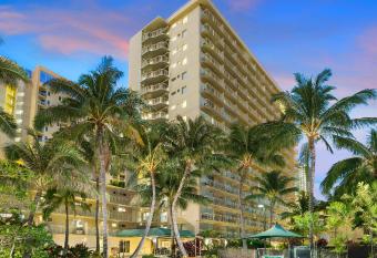 Courtyard by Marriott Waikiki Beach allows 18 year olds to book a room