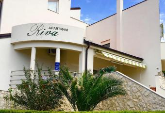 Apartments Riva Povljana has Balcony rooms